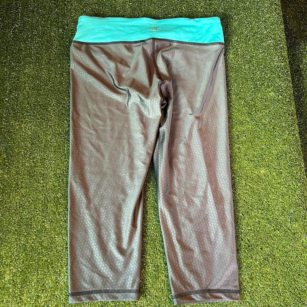 Lululemon Women's Blue and Green Leggings